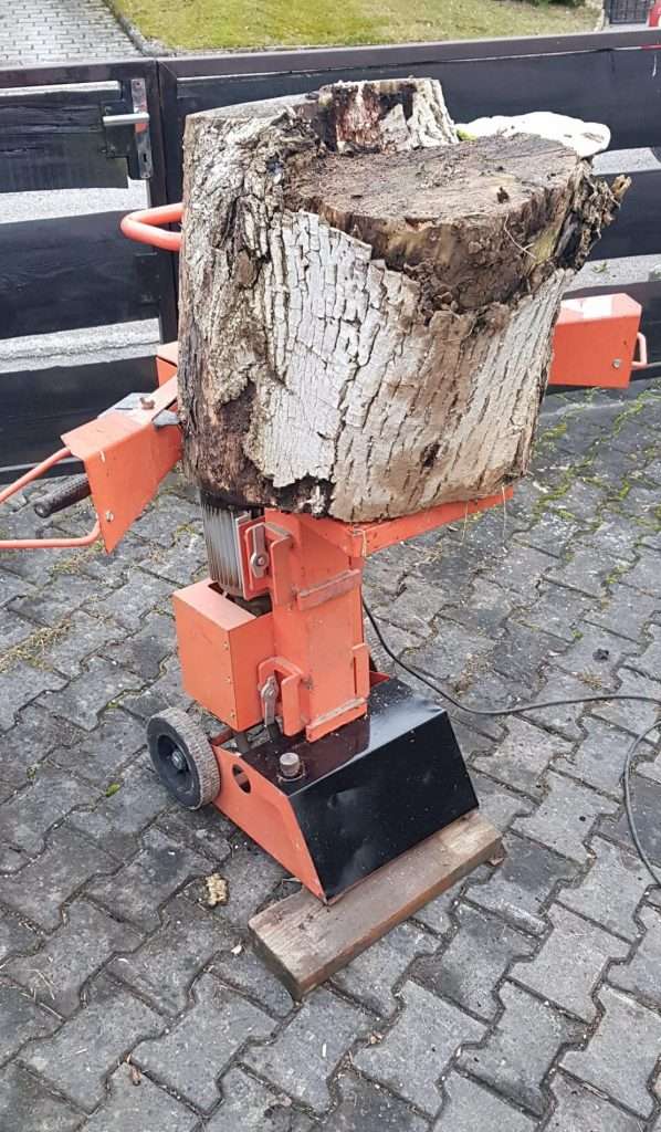 Požičovňa, požičiavanie, nájom, zapožičanie, drevo, dreva, kúrenie, štiepanie, stiepanie, štiepka